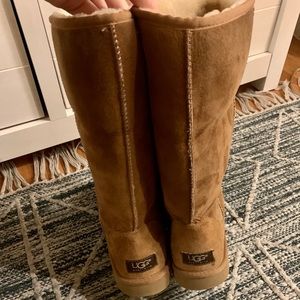 SOLD! Uggs size 8